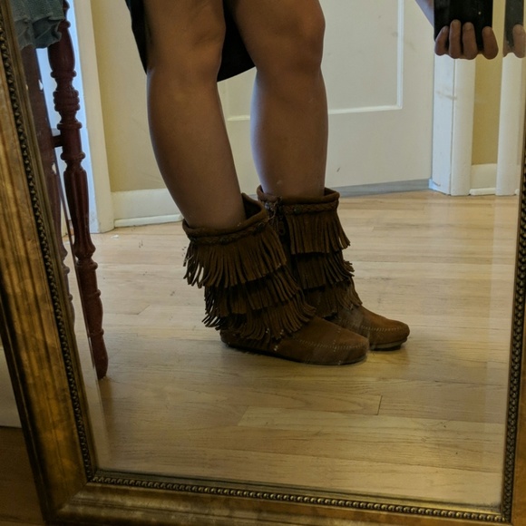 Minnetonka triple fringe boots - Picture 8 of 8